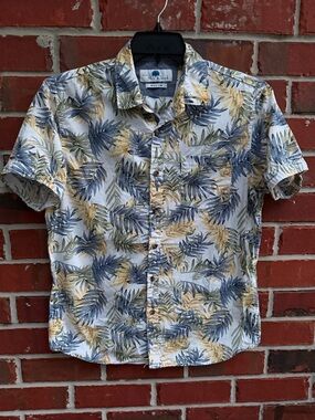 Park West Casual Luxury Men’s M Short Sleeve Button-Up Floral Hawaiian Shirt A1